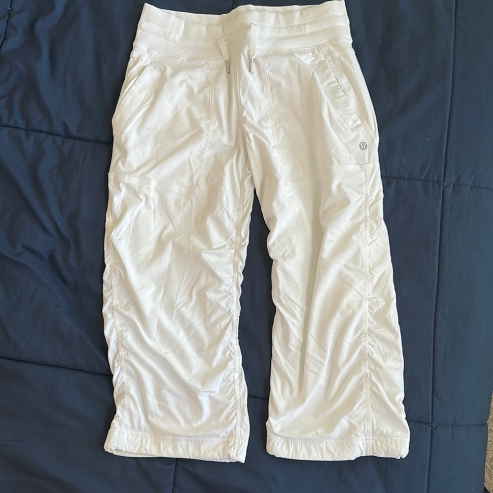 Women’s size 4 lined white Lululemon cropped studio pants.